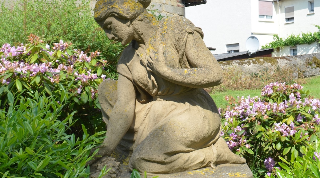 Kröffelbach, Kirche, Kriegerdenkmal