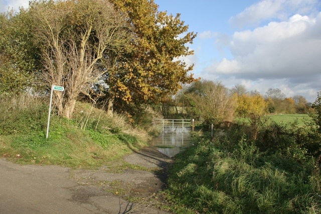 Kuva ”Upper Heyford” käyttäjältä Richard Smith (CC BY-SA) / rajattu alkuperäisestä kuvasta