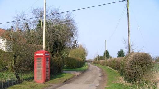 Foto "Overton" de DAVID JOHN SHERLOCK (CC BY-SA) / Recortada do original