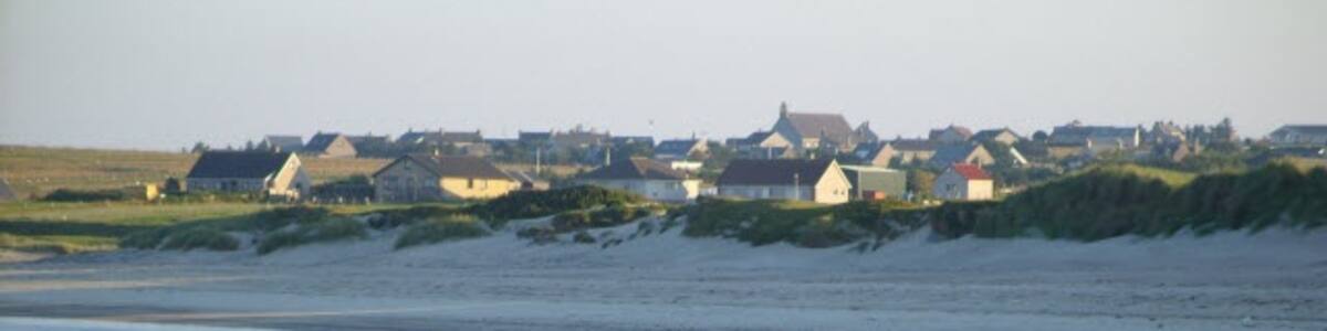 Photo "Beach at Ghriais ("Gress") at sunset" by Joel Bellman (Creative Commons Attribution-Share Alike 2.0) / Cropped from original