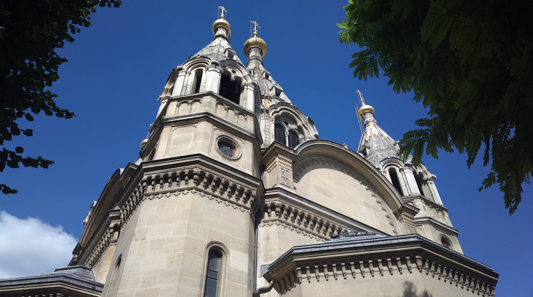 Foto “Catedral de Alejandro Nevski” tomada por Sigoise (CC BY-SA); recorte de la original