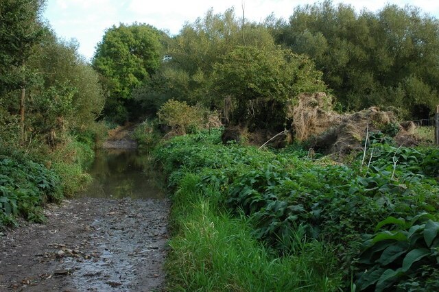 Foto “White Ladies Aston” tomada por Philip Halling (CC BY-SA); recorte de la original