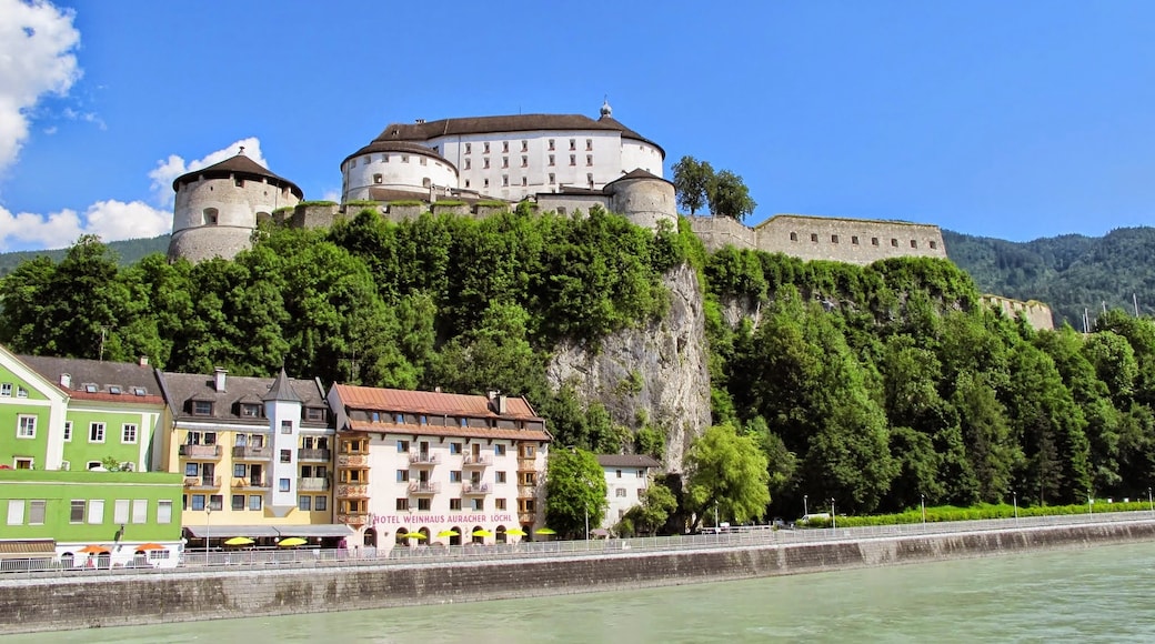 Foto „Festung Kufstein“ von Ben Bender (CC BY-SA)/zugeschnittenes Original