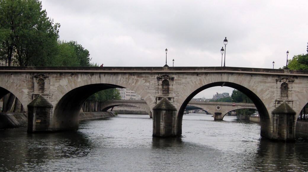 Foto ‘Pont Marie’ van PIERRE ANDRE LECLERCQ (CC BY-SA) / bijgesneden versie van origineel