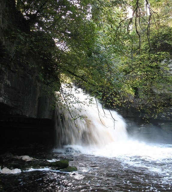 Foto “Burton-cum-Walden” tomada por Gordon Hatton (CC BY-SA); recorte de la original