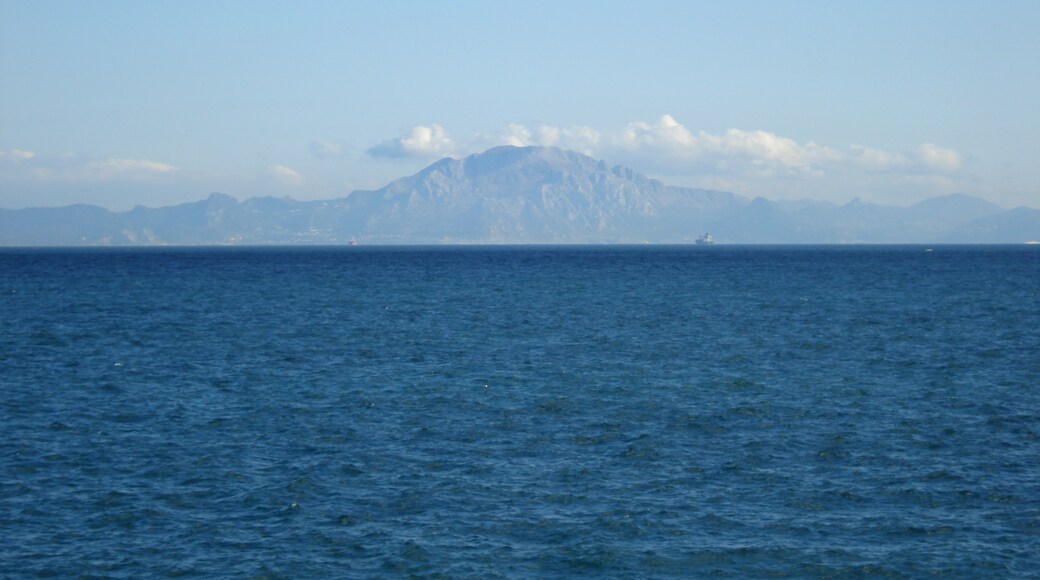 Photo "Bay of Gibraltar" by ---=XEON=--- (CC BY) / Cropped from original