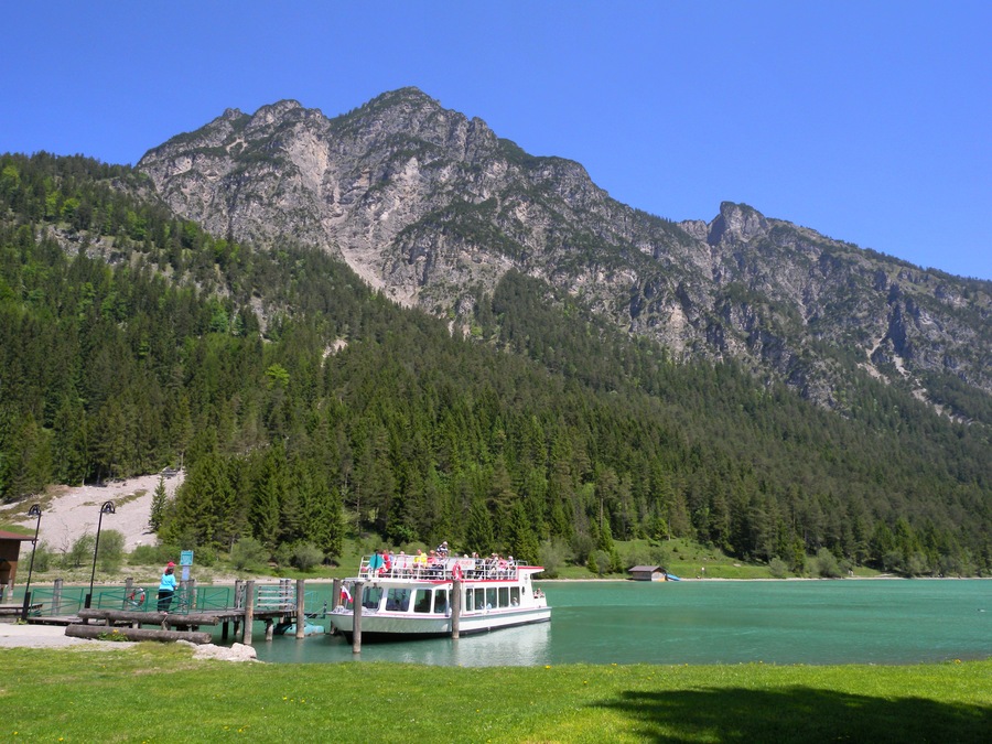 Lake in Heiterwang in Tyrol with Tauern (1841 m) and Schrofennas (1708 m).