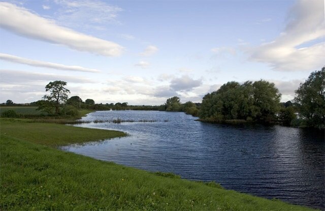 Foto “Ryther con Ossendyke” tomada por Andrew Whale (CC BY-SA); recorte de la original