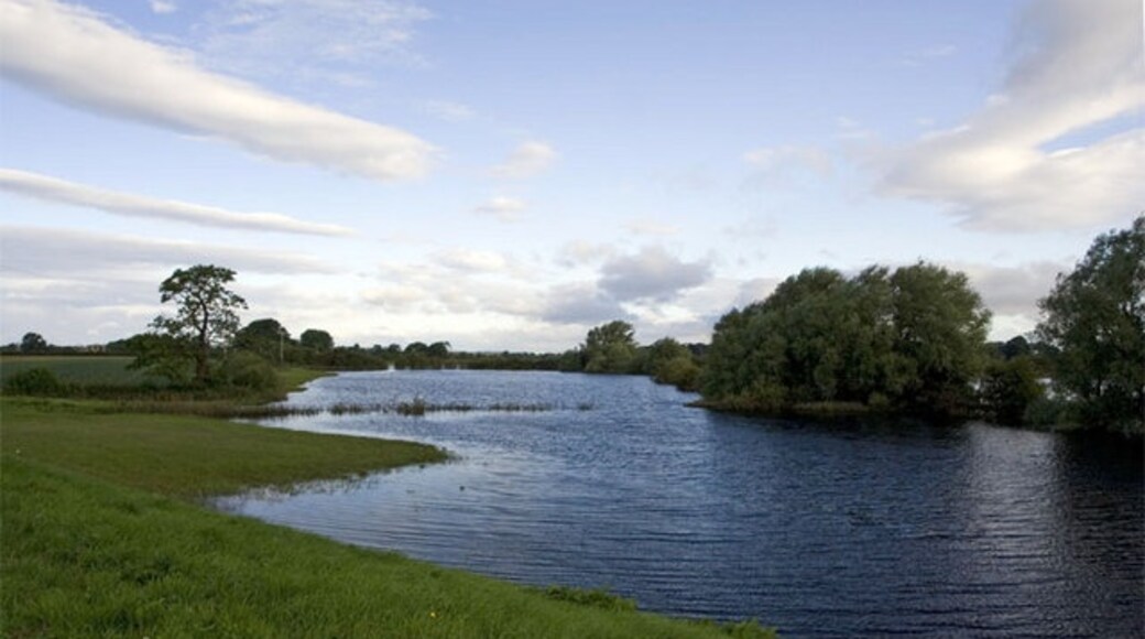 Foto “Ryther con Ossendyke” tomada por Andrew Whale (CC BY-SA); recorte de la original