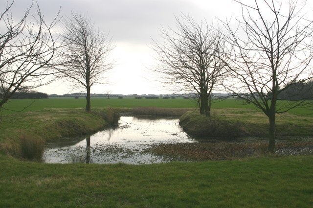 Foto  “Alconbury Weston” tomada por Shaun Ferguson (CC BY-SA); recorte de la original