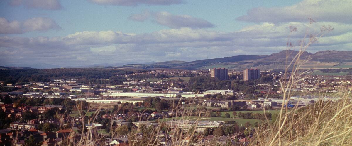 North-West Dundee photographed from the Law in 1998. (I've no idea what I was thinking about with that annoying grass in the way- maybe it was supposed to be foreground interest(?!) but it's not even in focus!).