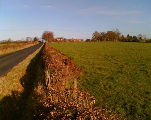 "Kirklinton Middle"-foto av Adrian Taylor (CC BY-SA) / Urklipp från original