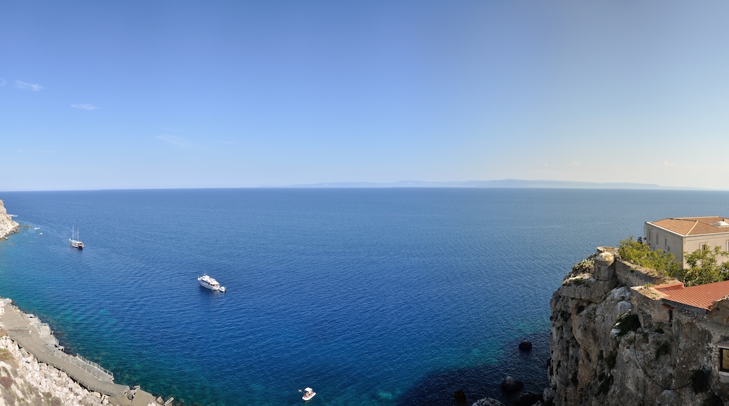 Foto "Isola di San Nicola" di Giorgio Galeotti (CC BY) / Ritaglio dell’originale