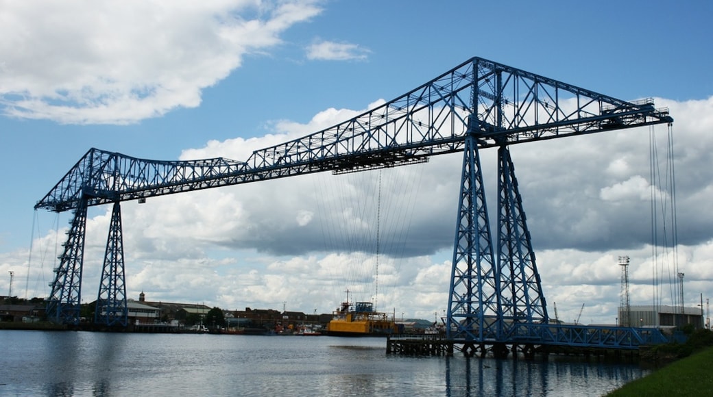 Foto "Jembatan Transporter Middlesbrough" oleh Jon Oakley (CC BY) / Dipotong dari foto asli
