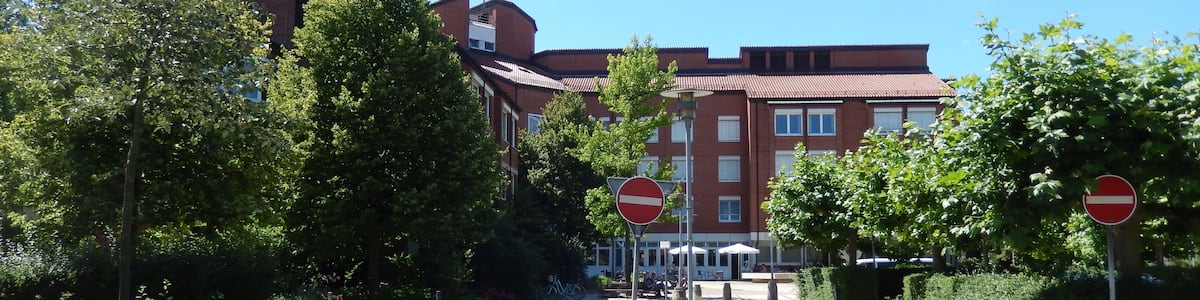 Photo "Krankenhaus Diepholz" by Gerd Fahrenhorst (Creative Commons Attribution 4.0) / Cropped from original