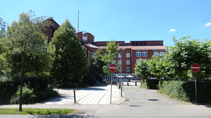 Photo "Krankenhaus Diepholz" by Gerd Fahrenhorst (Creative Commons Attribution 4.0) / Cropped from original