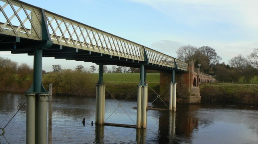 Photo "Kirby Hall" by Alan Murray-Rust (CC BY-SA) / Cropped from original