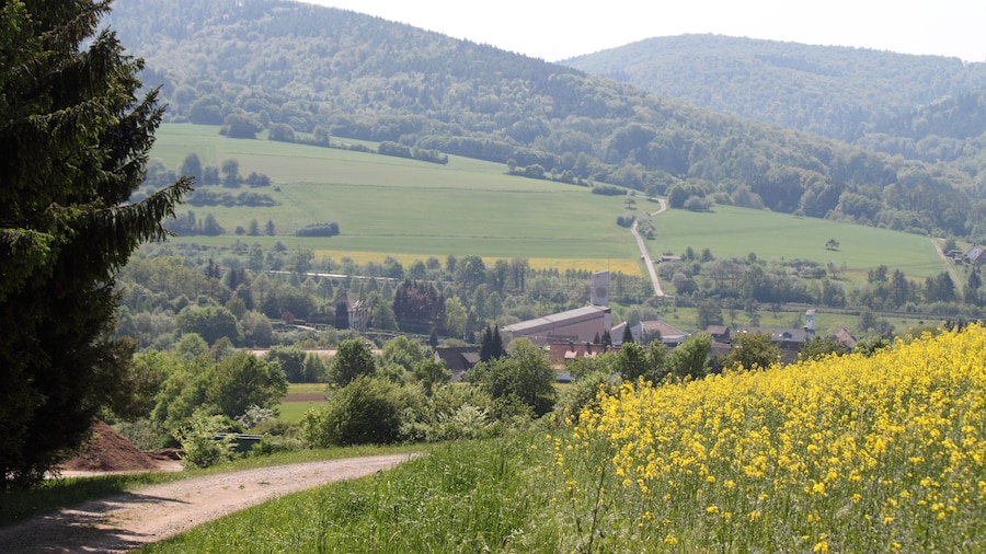 Photo "Blick auf Laufach, Kath. Kirche" by hwhlaufach (Creative Commons Attribution 3.0) / Cropped from original