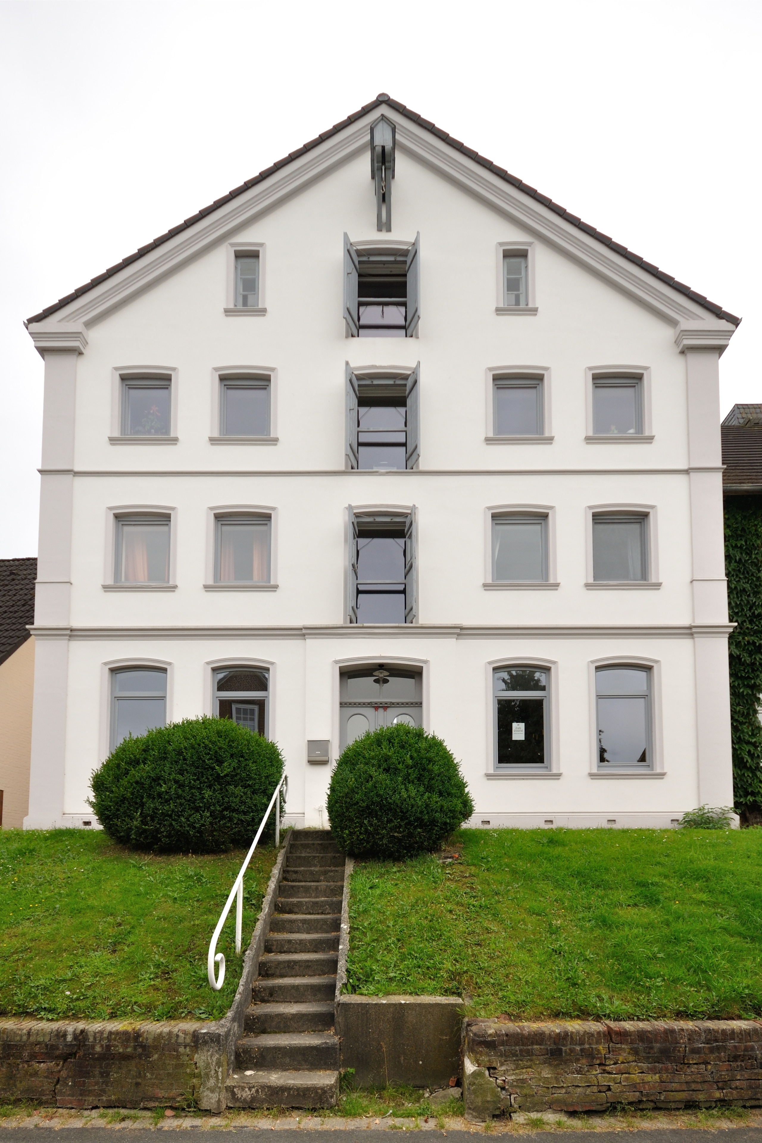 Ajepbah (CC BY-SA) 的「奥斯坦」相片 / 裁 剪自原有相片