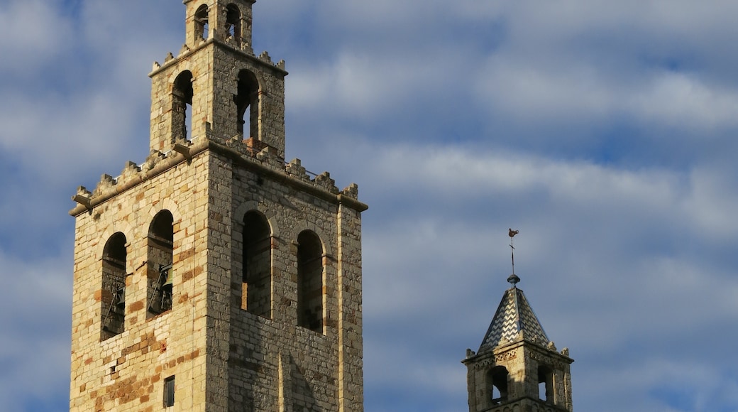 "Sant Cugat-klostret"-foto av Enfo (CC BY-SA) / Urklipp från original