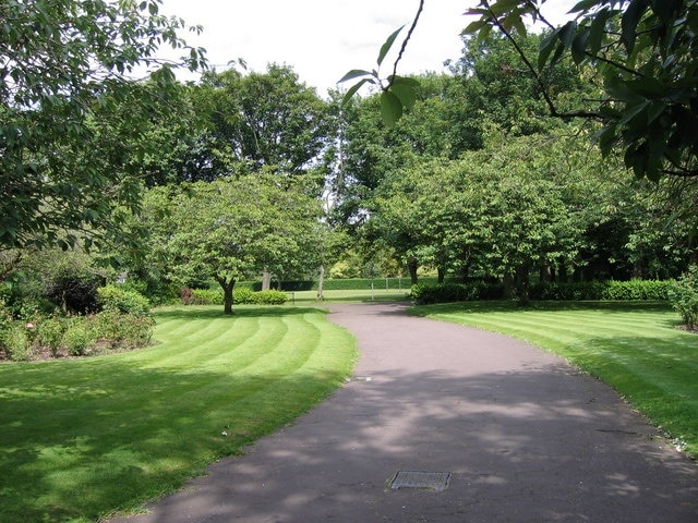 Victoria Park Entrance to the park from Barton Rd.