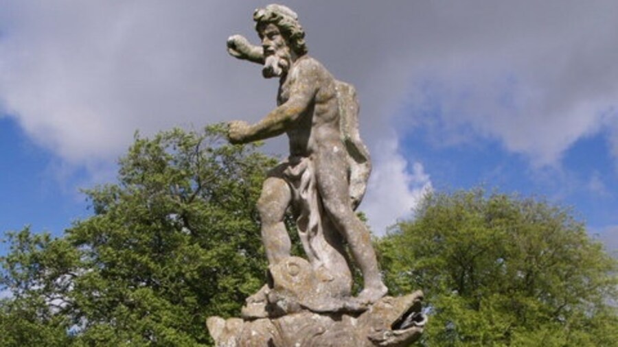 Photo "Statue of Neptune, Dyrham Park" by Derek Harper (Creative Commons Attribution-Share Alike 2.0) / Cropped from original