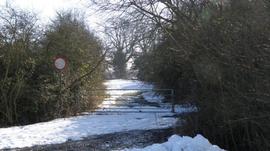Photo "Green lane entrance, Denton A wintry view of the green lane." by Michael Trolove (Creative Commons Attribution-Share Alike 2.0) / Cropped from original