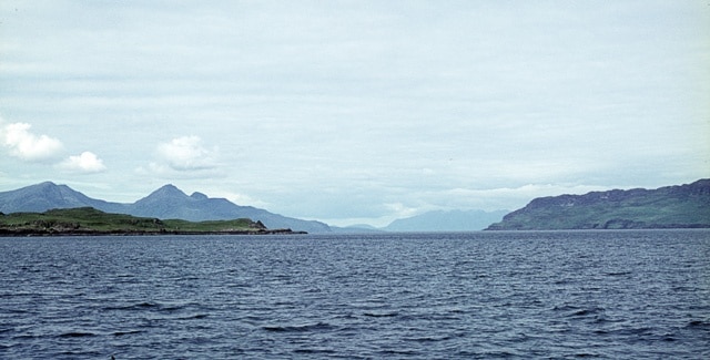 Photo "Isle of Muck" by John Rostron (CC BY-SA) / Cropped from original