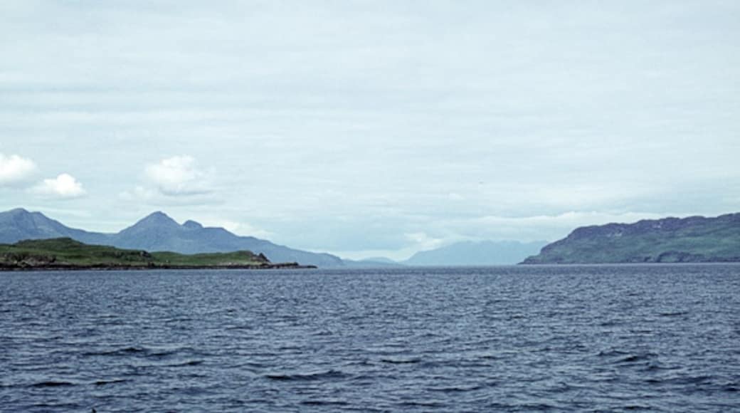 Foto ‘Isle of Muck’ van John Rostron (CC BY-SA) / bijgesneden versie van origineel