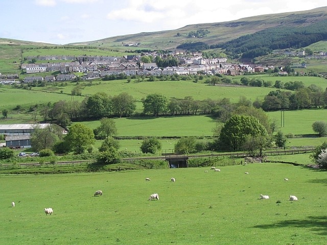 View of Abertysswg A view across the Rhymney Valley from the A469 towards Abertysswg.