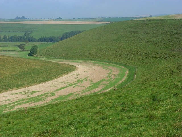 Foto "Compton Valence" por Andrew Smith (CC BY-SA) / Recortada de la original