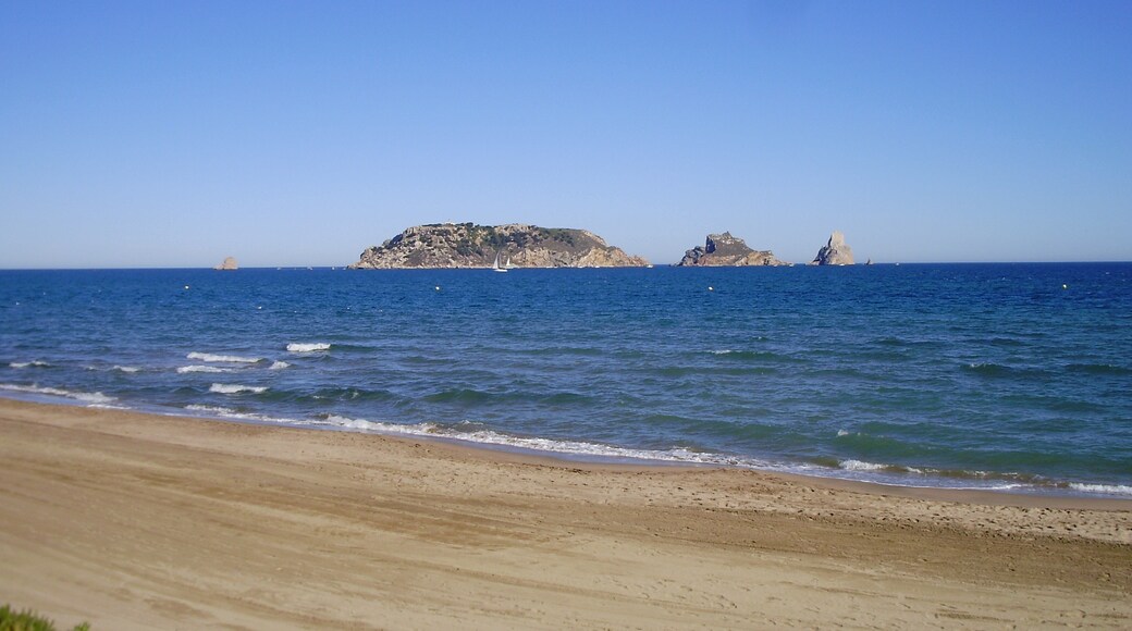 Foto "Playa de L'Estartit" de klimmanet (CC BY) / Recortada de la original
