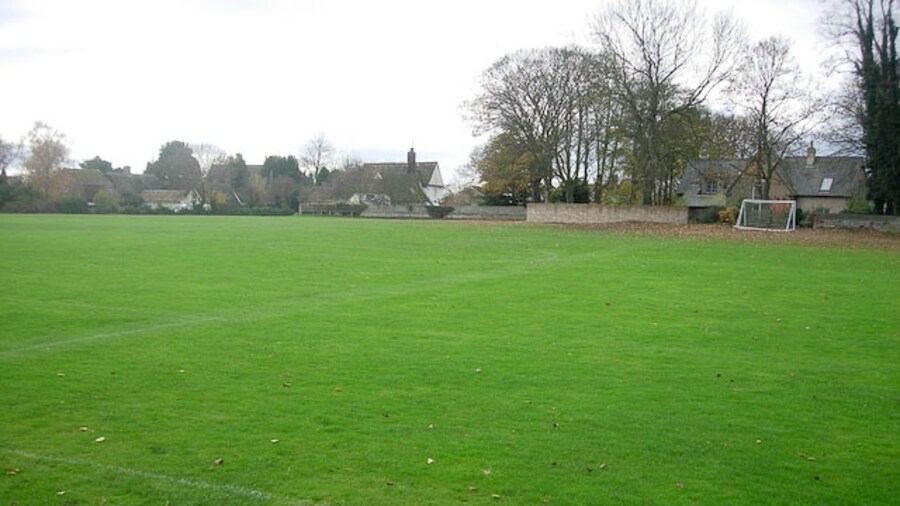 Photo "Great Wilbraham recreation ground Decent sized area in the middle of the village." by Hugh Venables (Creative Commons Attribution-Share Alike 2.0) / Cropped from original