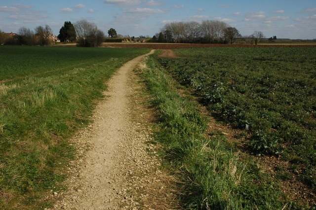 Footpath to Weston-on-Avon Footpath from Welford-on-Avon to Weston-on-Avon.