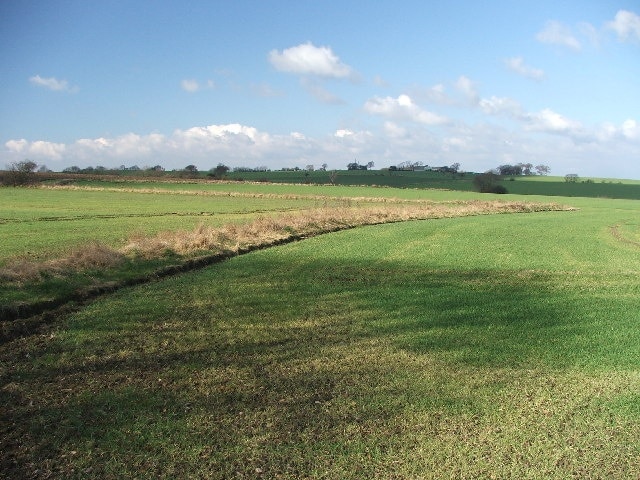 Farmland between Fitzwilliam and Havercroft. Looking NW towards Horncastle Hill from Newstead Lane at the end of Carr Lane.