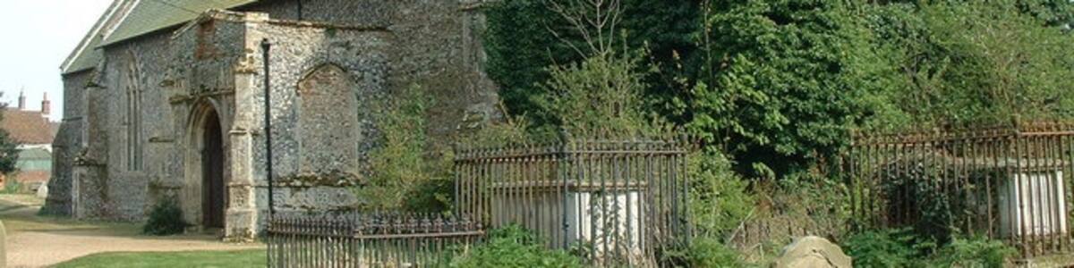 Photo "St Andrews Alderton" by Keith Evans (Creative Commons Attribution-Share Alike 2.0) / Cropped from original