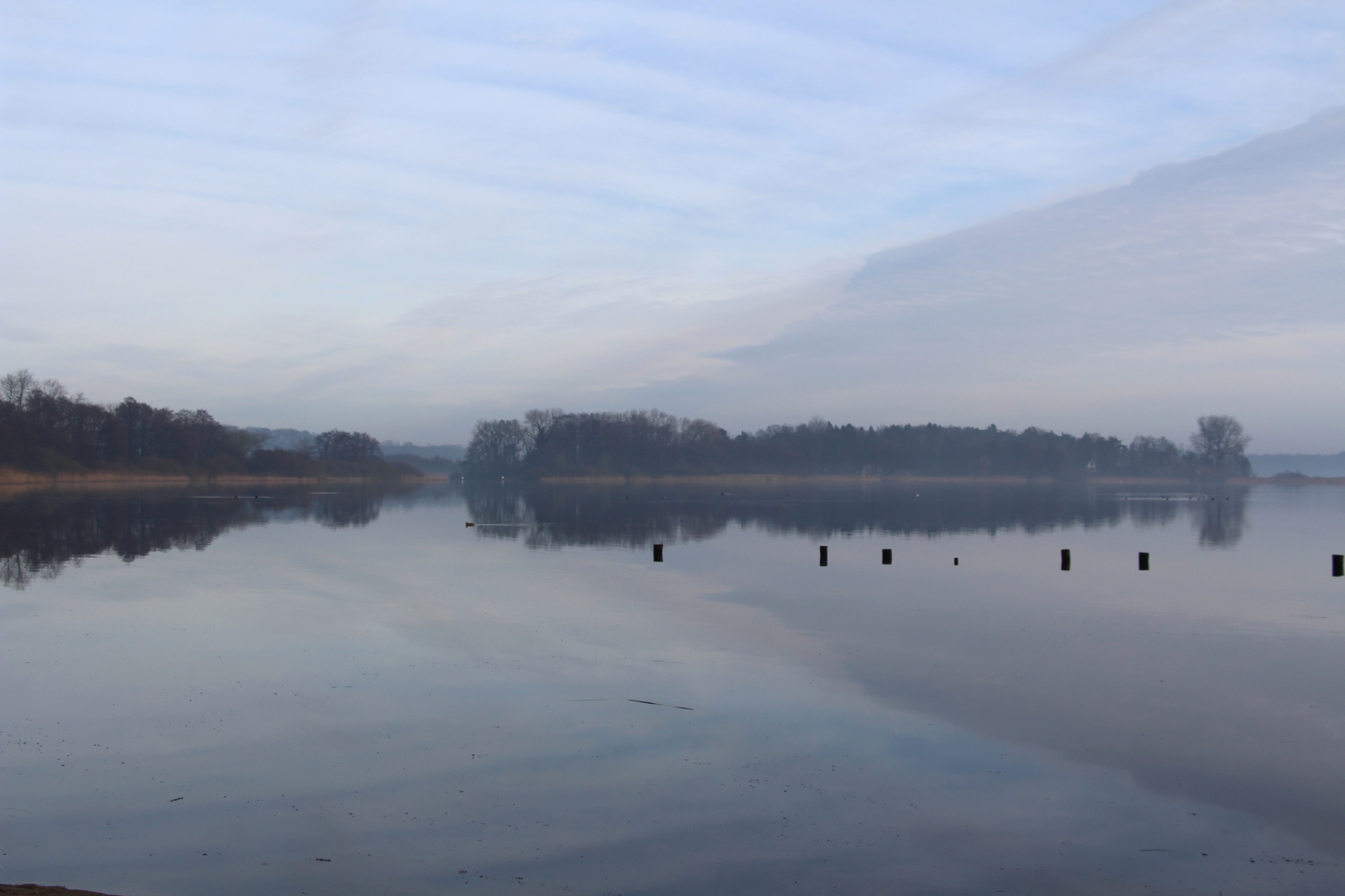 Foto „Westensee“ von Agnete (CC BY-SA)/zugeschnittenes Original