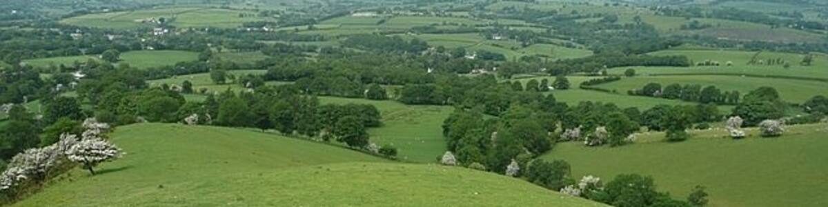 Photo "View from above Troed-y-rhiw (1) A footpath leaves the open access area and descends this shoulder of land, giving good views across the square to the Irfon valley." by Graham Horn (Creative Commons Attribution-Share Alike 2.0) / Cropped from original