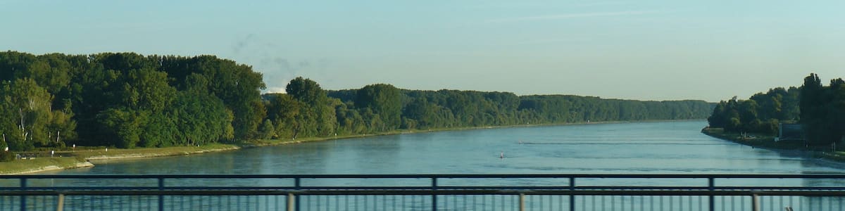 Photo "Rhein" by qwesy qwesy (Creative Commons Attribution 3.0) / Cropped from original