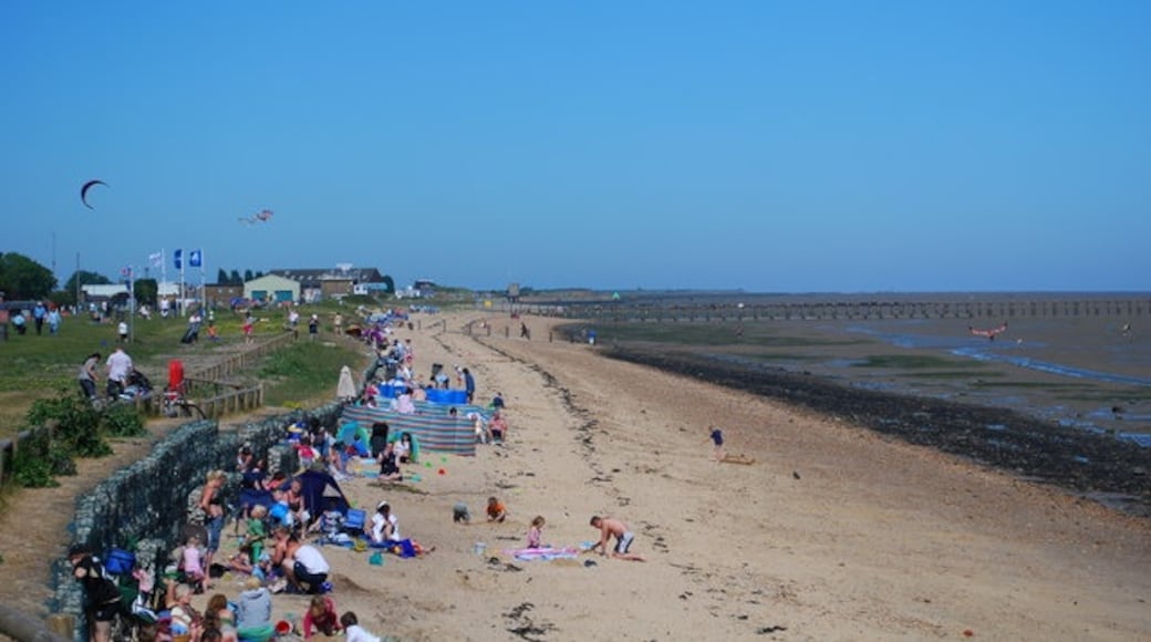 Photo "Shoebury East Beach" by william (CC BY-SA) / Cropped from original