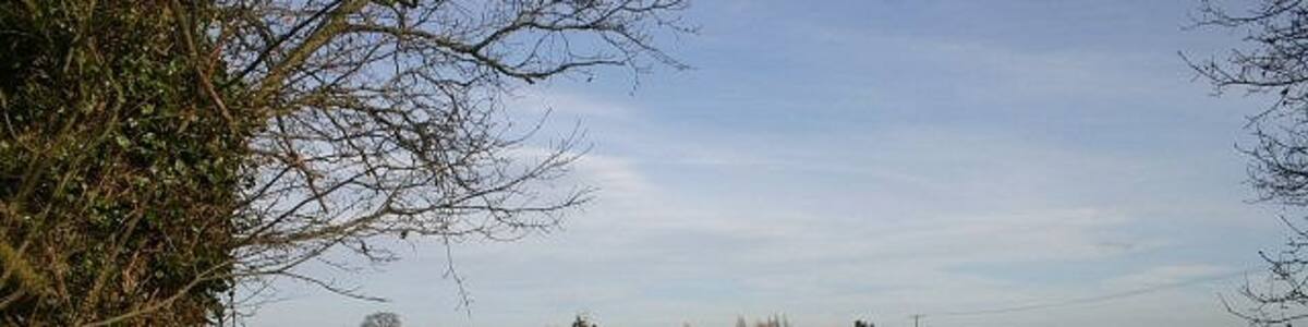 Photo "Footpath to Westhorpe Lodge Farm This path heads east from the minor road between Westhorpe and Crownland." by Bob Jones (Creative Commons Attribution-Share Alike 2.0) / Cropped from original
