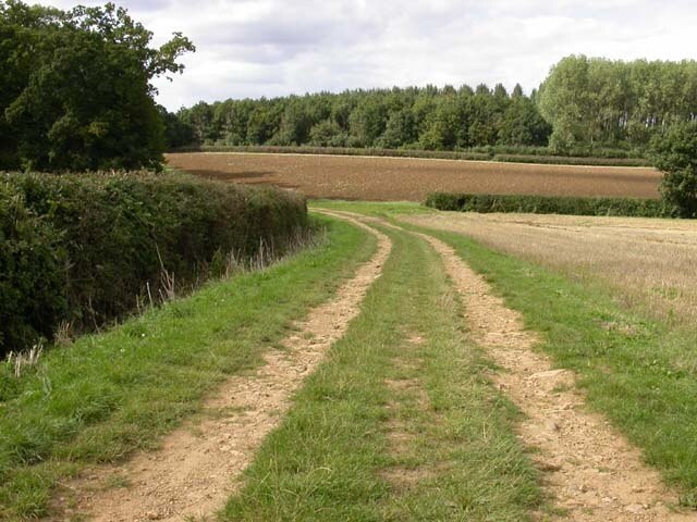 Billede "Church with Chapel Brampton" af Kokai (CC BY-SA) / beskåret fra det originale billede