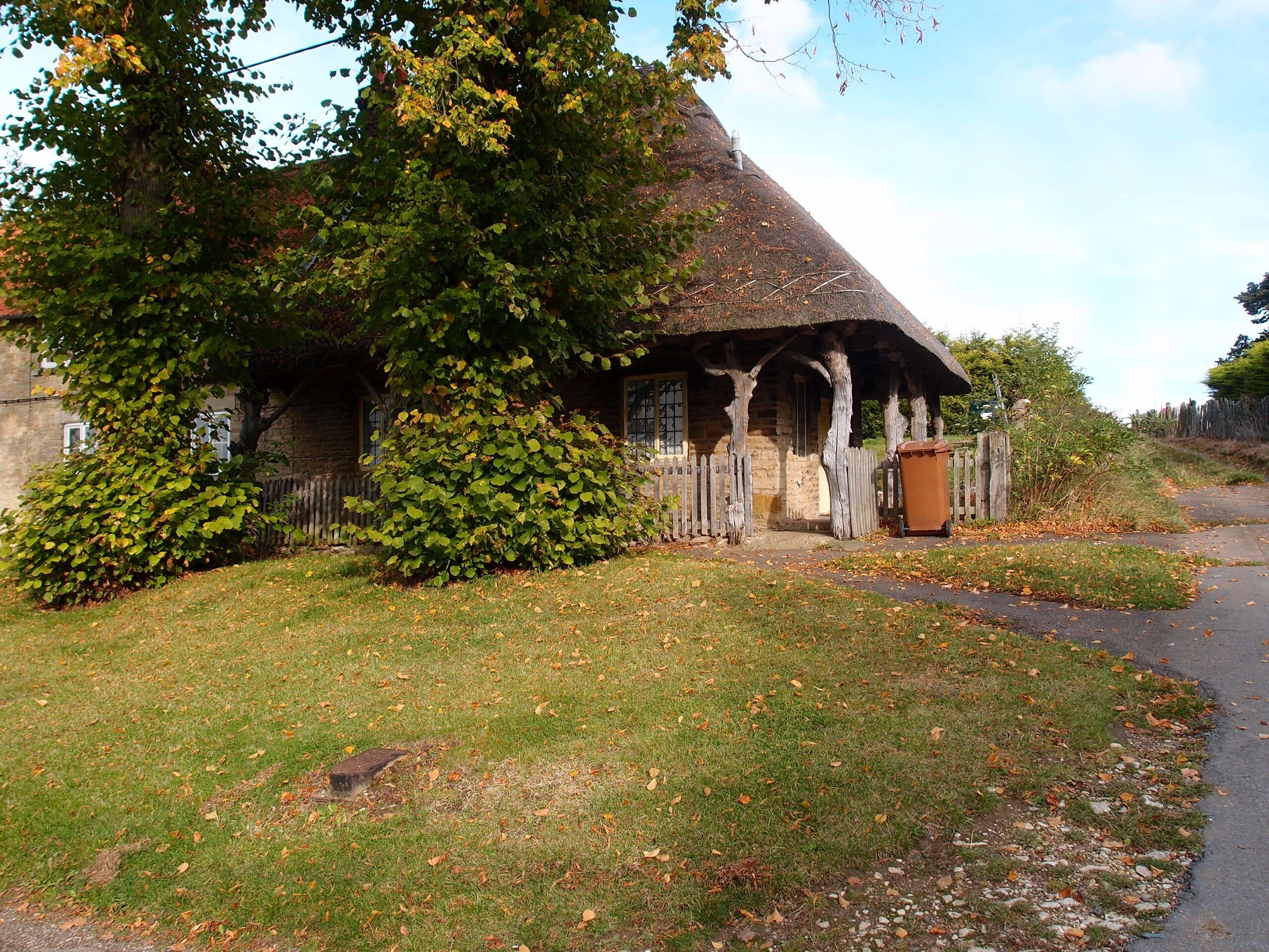 Kuva ”Easton Maudit” käyttäjältä Michael Trolove (CC BY-SA) / rajattu alkuperäisestä kuvasta