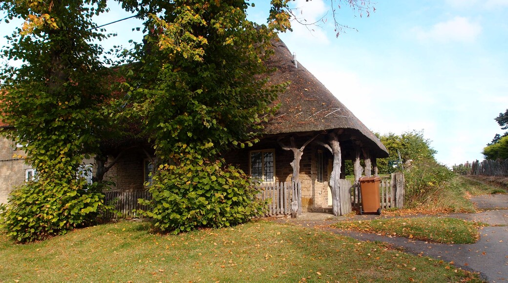 "Easton Maudit"-foto av Michael Trolove (CC BY-SA) / Urklipp från original