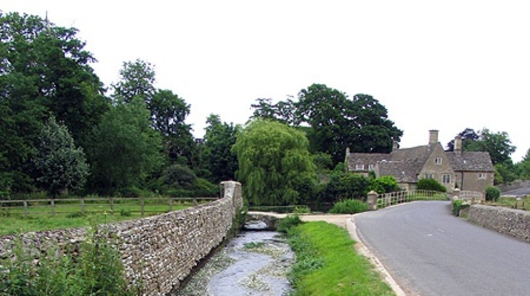 Photo "Fairford" by Pam Brophy (CC BY-SA) / Cropped from original
