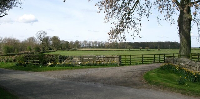 "Östra Tanfield"-foto av David Rogers (CC BY-SA) / Urklipp från original