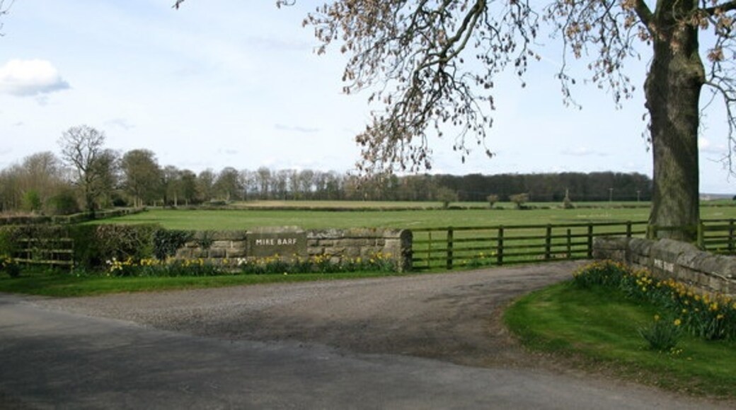 "Östra Tanfield"-foto av David Rogers (CC BY-SA) / Urklipp från original