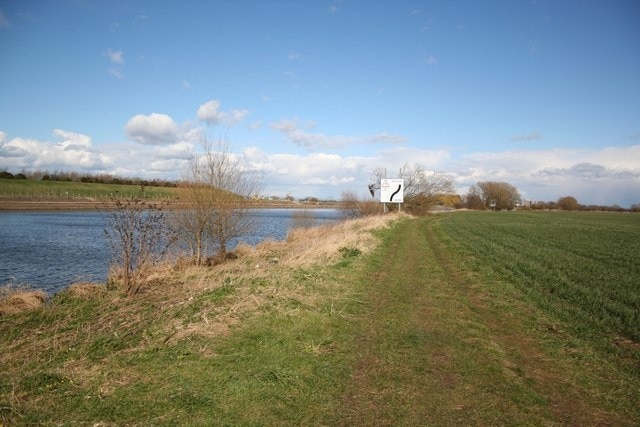 Photo "Farndon" by Richard Croft (CC BY-SA) / Cropped from original
