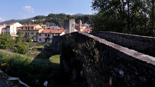 Photo "Pontremoli" by tampe (CC BY-SA) / Cropped from original
