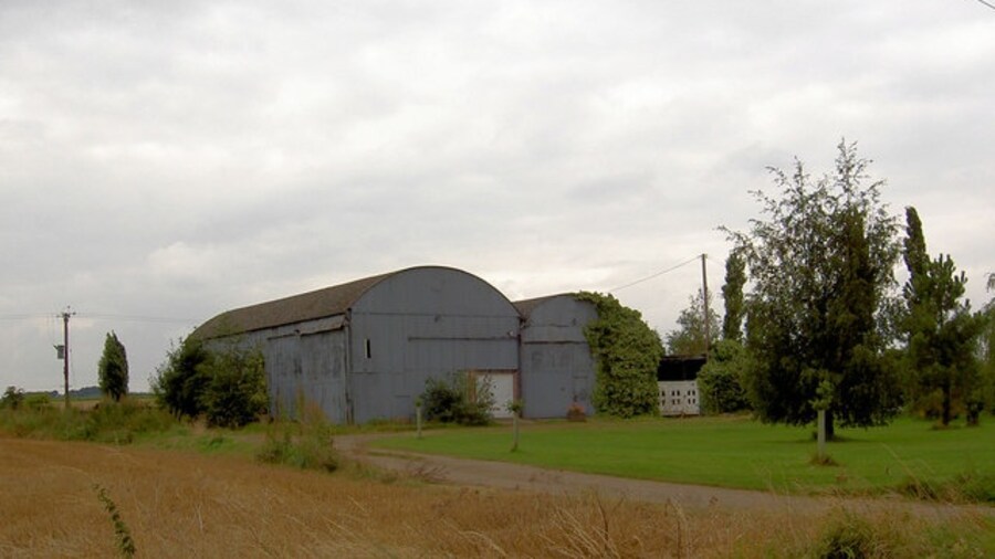 Photo "As grey as the summer sky. Blythgate farm." by Steve F (Creative Commons Attribution-Share Alike 2.0) / Cropped from original